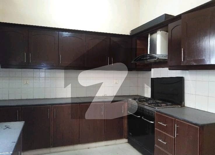 10 Marla House In Askari 11 - Sector A For Rent At Good Location 9