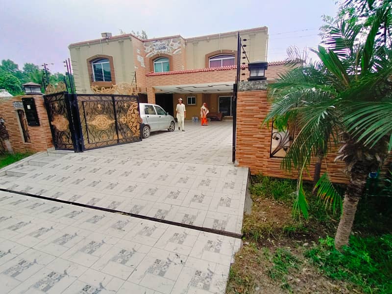 4 Kanal Exceptional Fully Furnish House (2 Kanal Lawn) 9