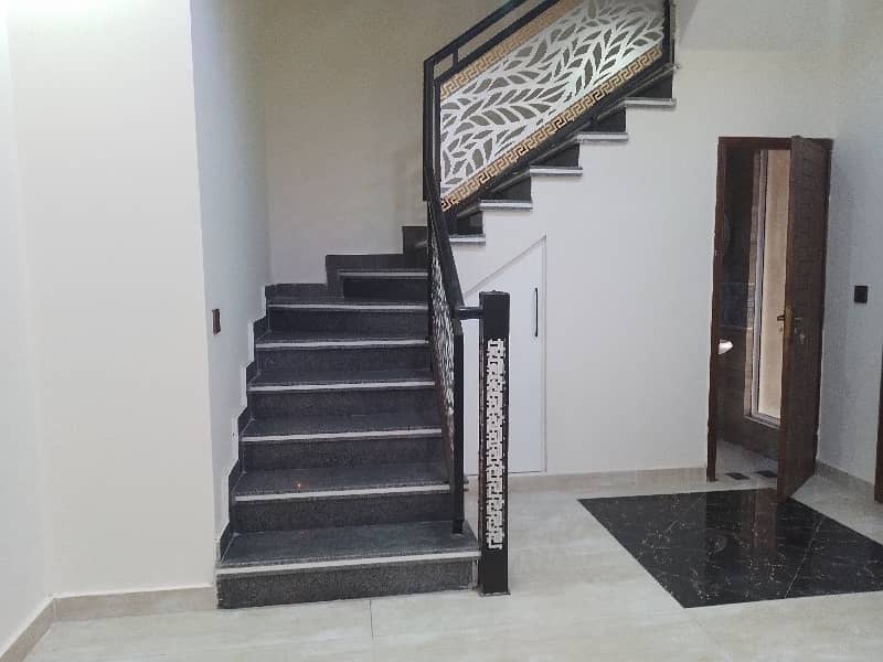 5 Marla House In Green City Is Available 8