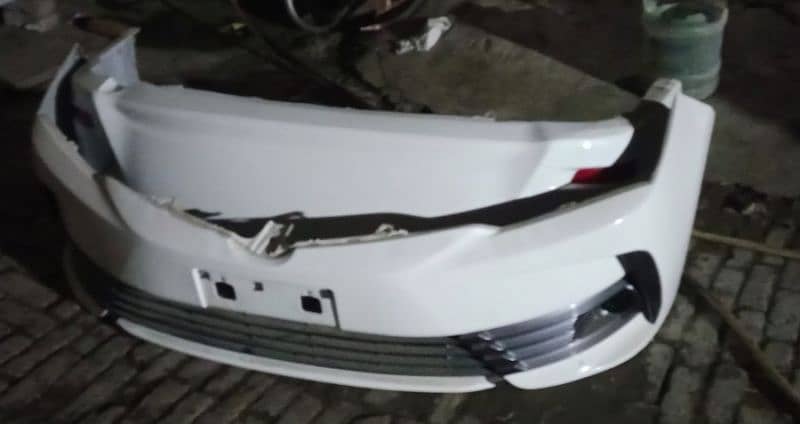 toyota corolla Altis Grande 2020 original Bumpers 0