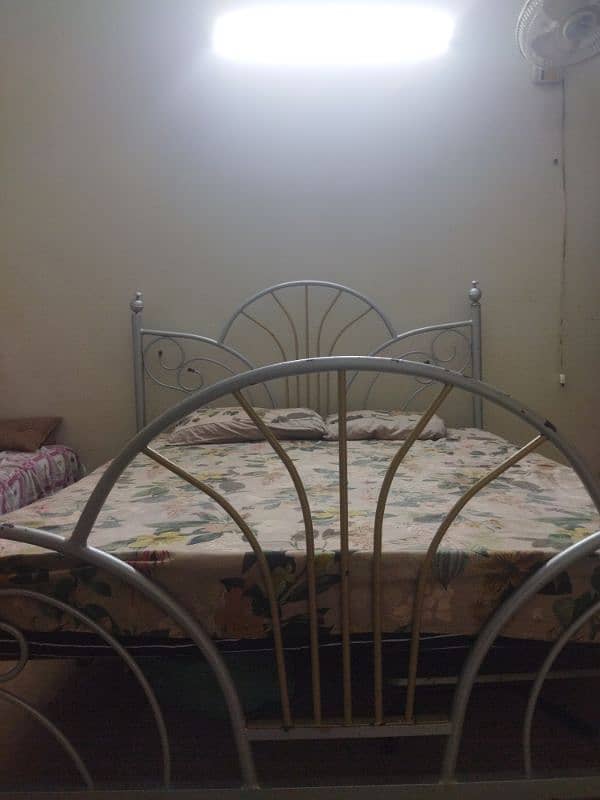 rod iron king size bed 0