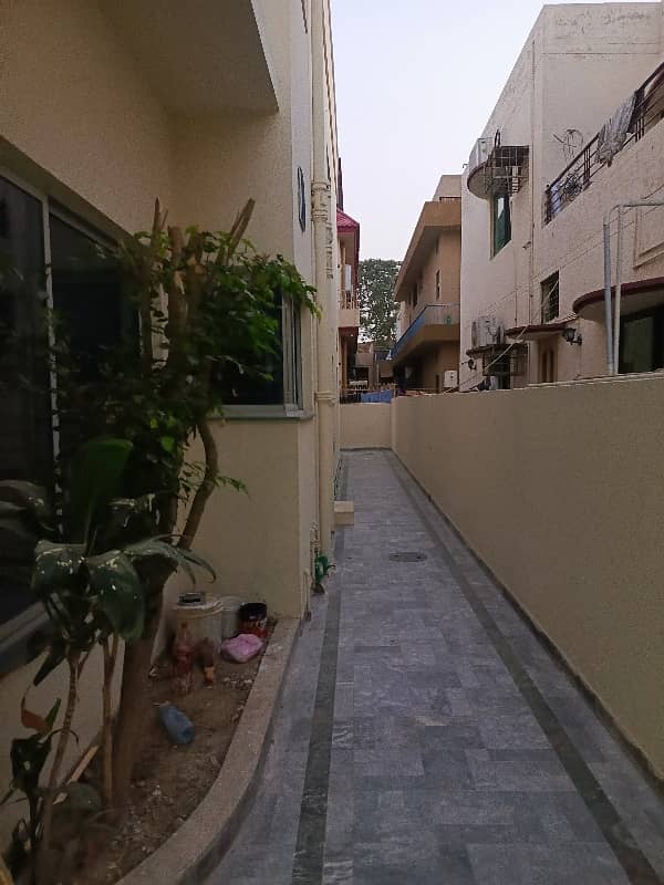 one kanal Beautiful house for RENT 0