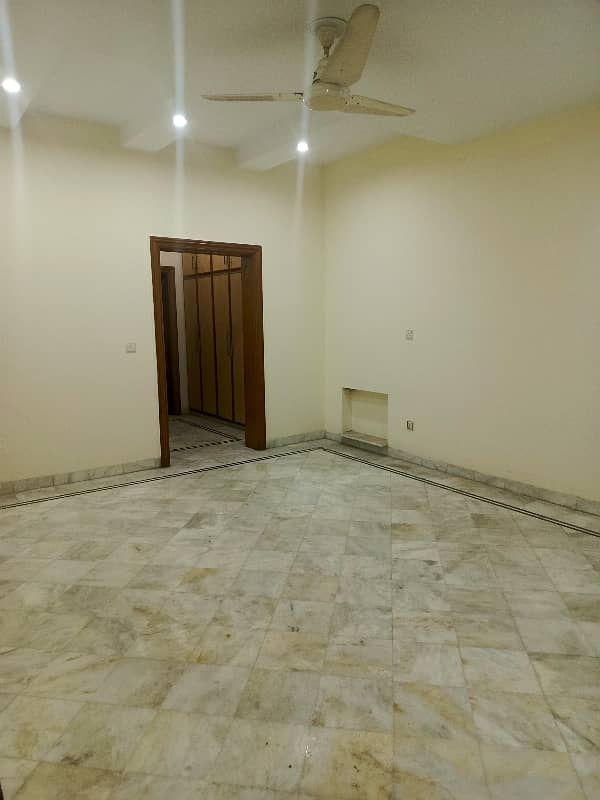 One kanal well maintained house for RENT 10