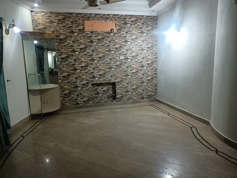 Beautiful One kanal house for RENT 10