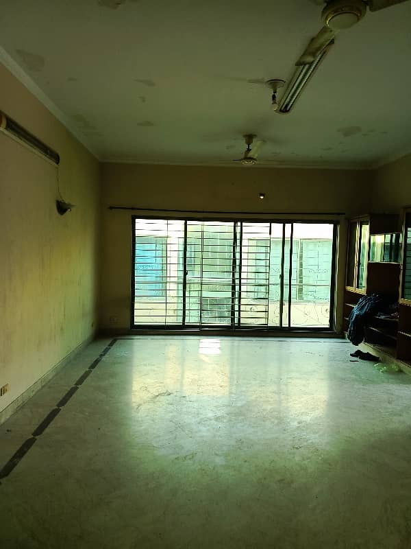 1 kanal house available for RENT 24