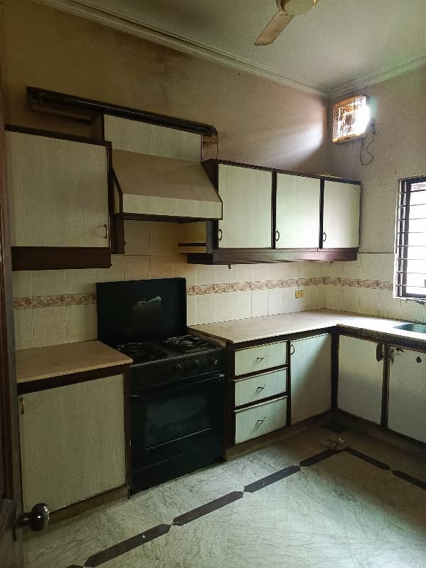 1 kanal house available for RENT 25