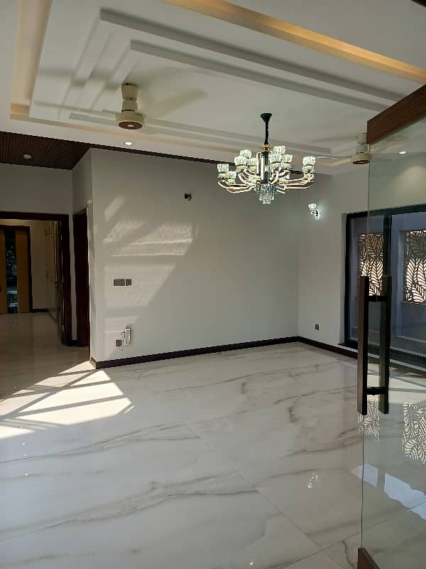 Elegant Beautiful 1 Kanal House For SALE 22