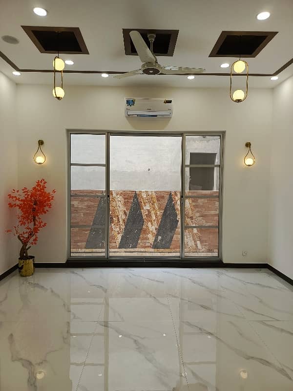 Beautiful ONE Kanal Brand New House SALE 4