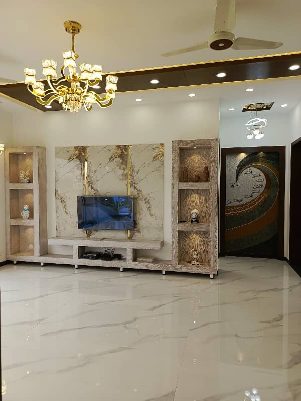 Beautiful ONE Kanal Brand New House SALE 9