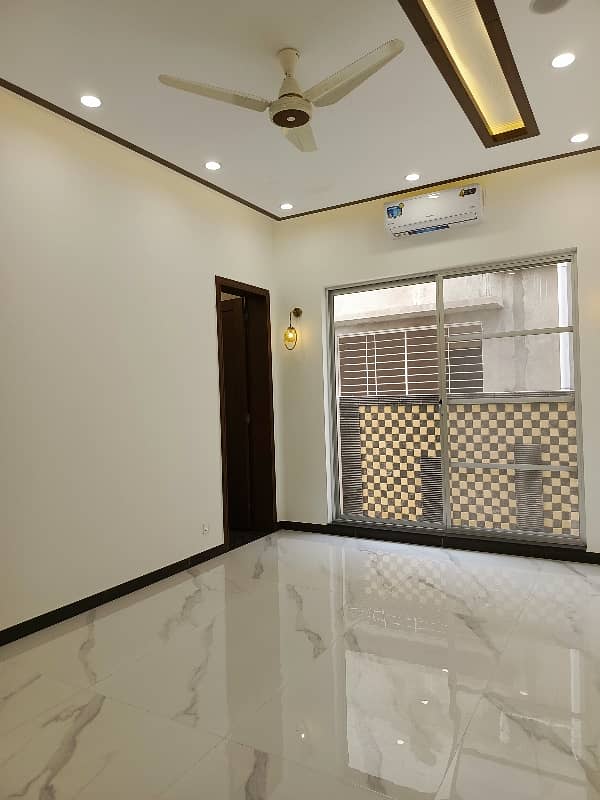 Beautiful ONE Kanal Brand New House SALE 22