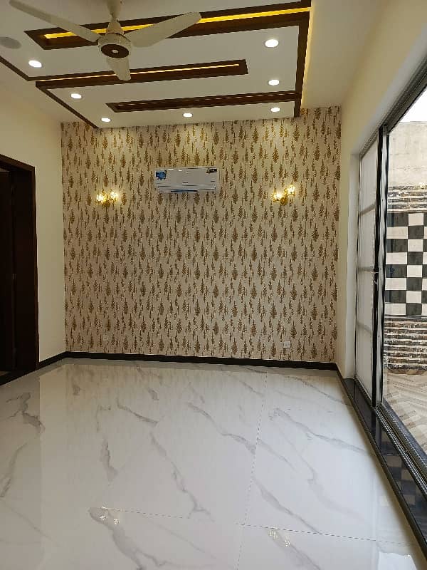 Beautiful ONE Kanal Brand New House SALE 33