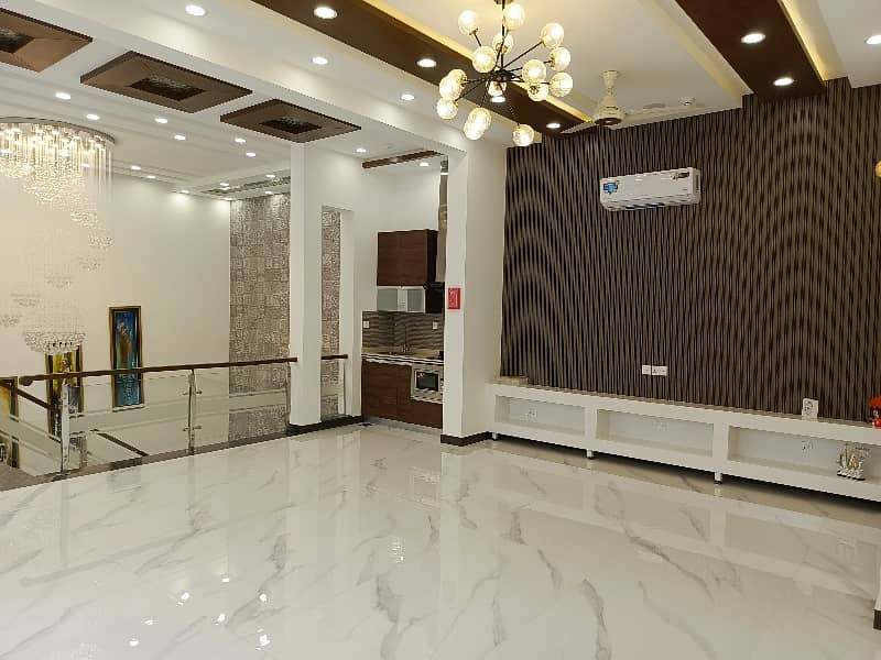 Beautiful ONE Kanal Brand New House SALE 39