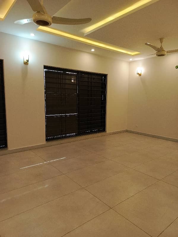 1 Kanal House For SALE 18