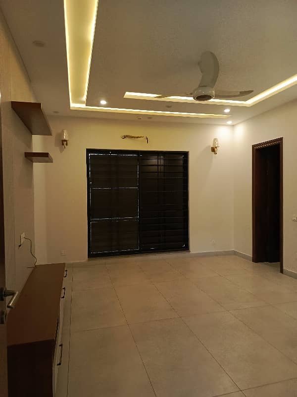 1 Kanal House For SALE 22