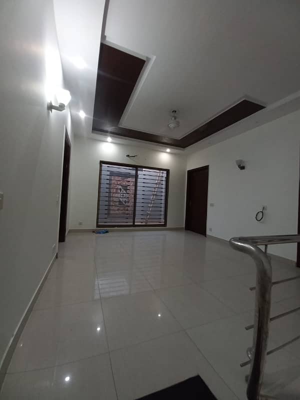 1 Kanal House For SALE 36