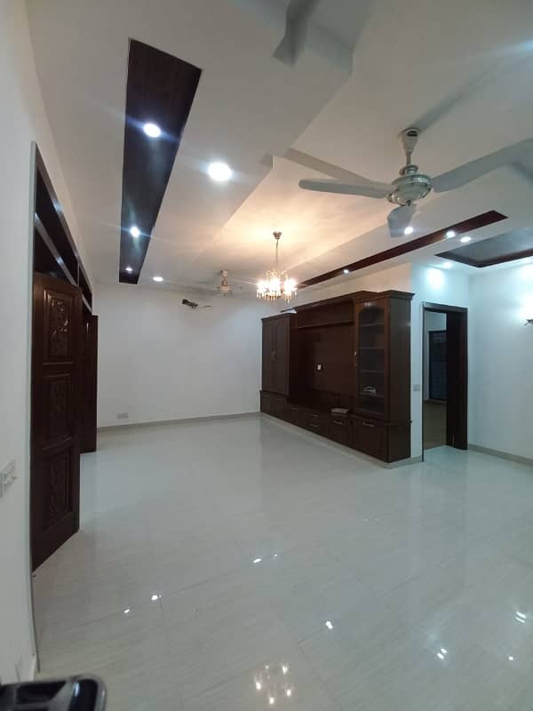 1 Kanal House For SALE 44