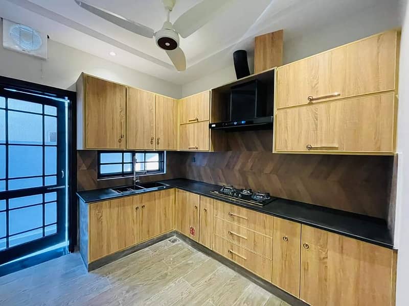 1 Kanal Upper Portion Available For Rent 5