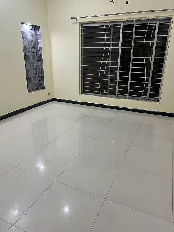 10 Marla Modern Beautiful House For Rent 1