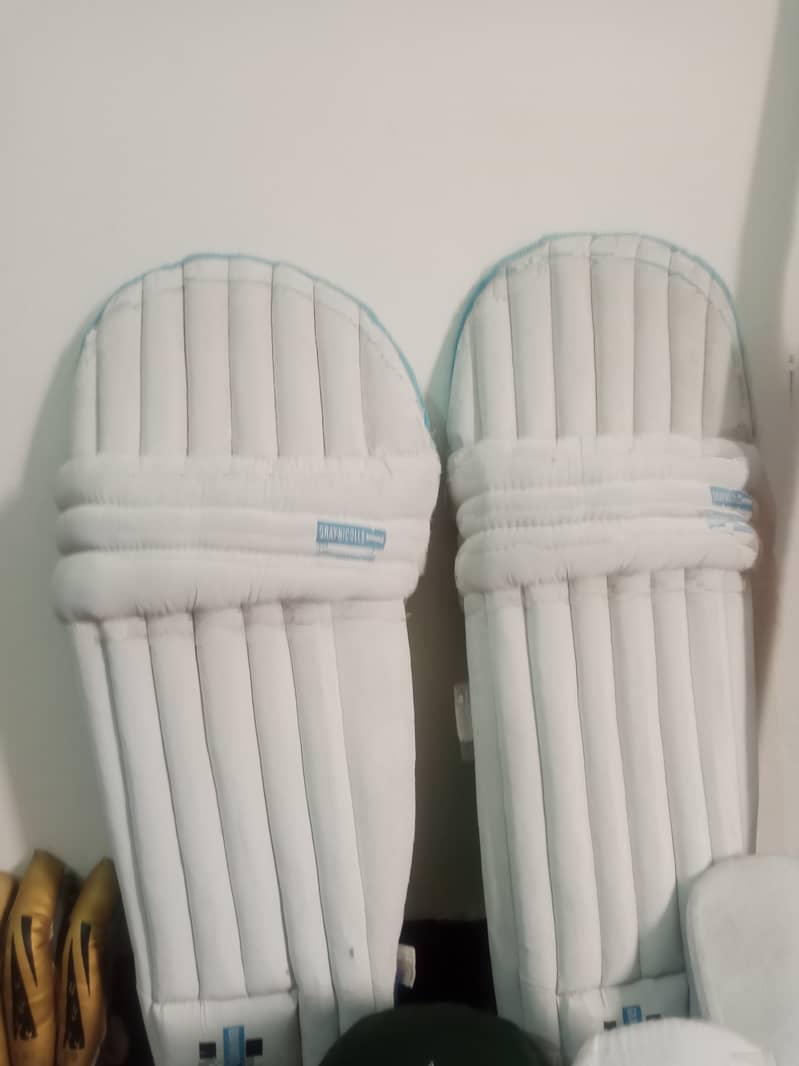 used cricket kit for sale in reasonable price. . 1