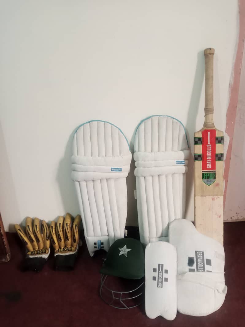 used cricket kit for sale in reasonable price. . 3