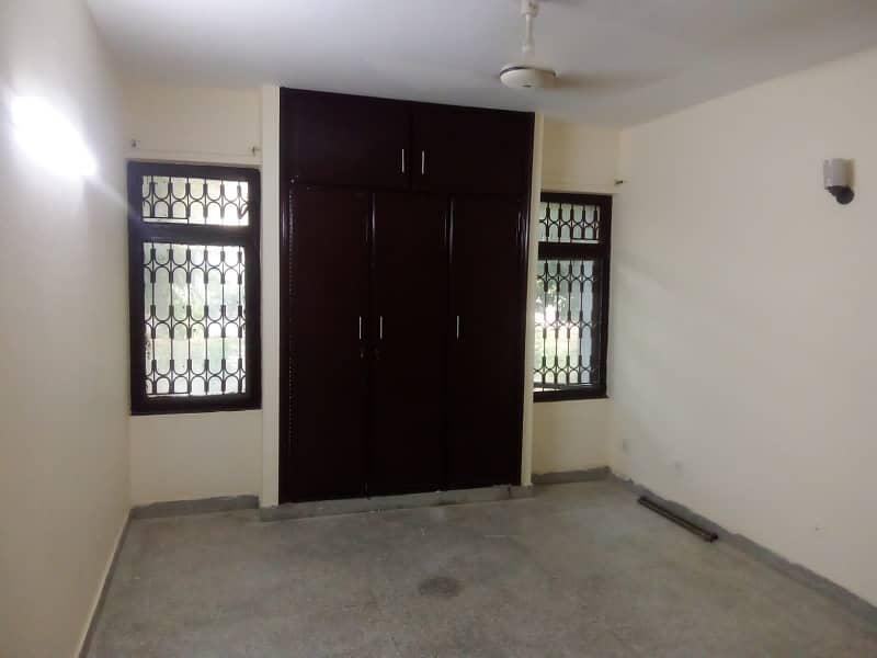 Centrally Located Flat In Askari 5 Is Available For sale 7