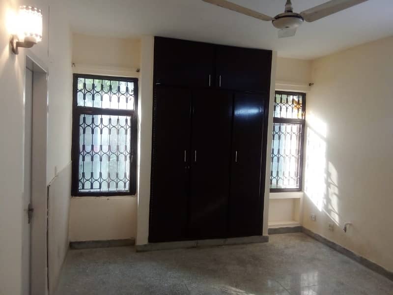 Centrally Located Flat In Askari 5 Is Available For sale 9