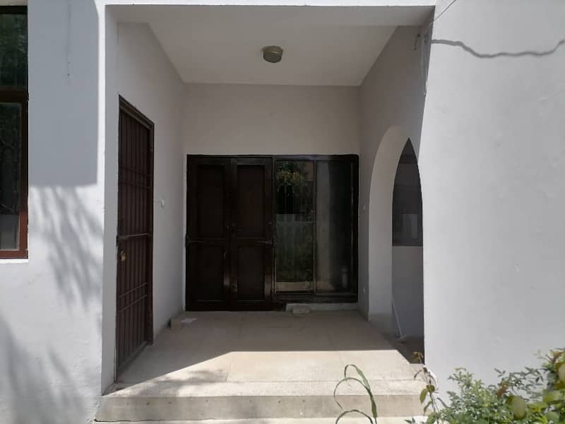 Unoccupied House Of 12 Marla Is Available For Rent In Askari 3