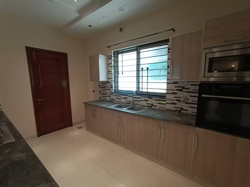 Cantt Properties Offer 10 Marla House Availabel For Rent In DHA Phase 5 8