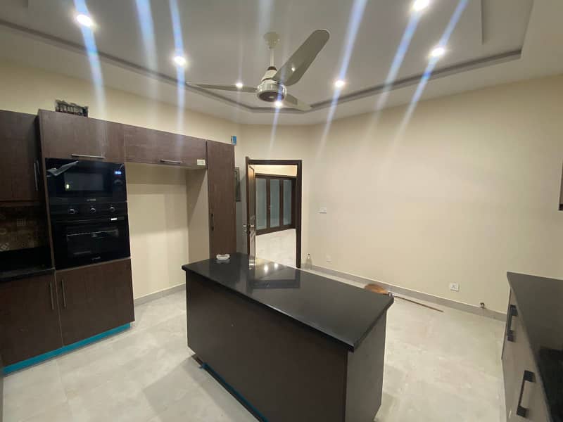 Cantt Properties Offer 1 Kanal House Availabel For Rent In DHA Phase 4 13