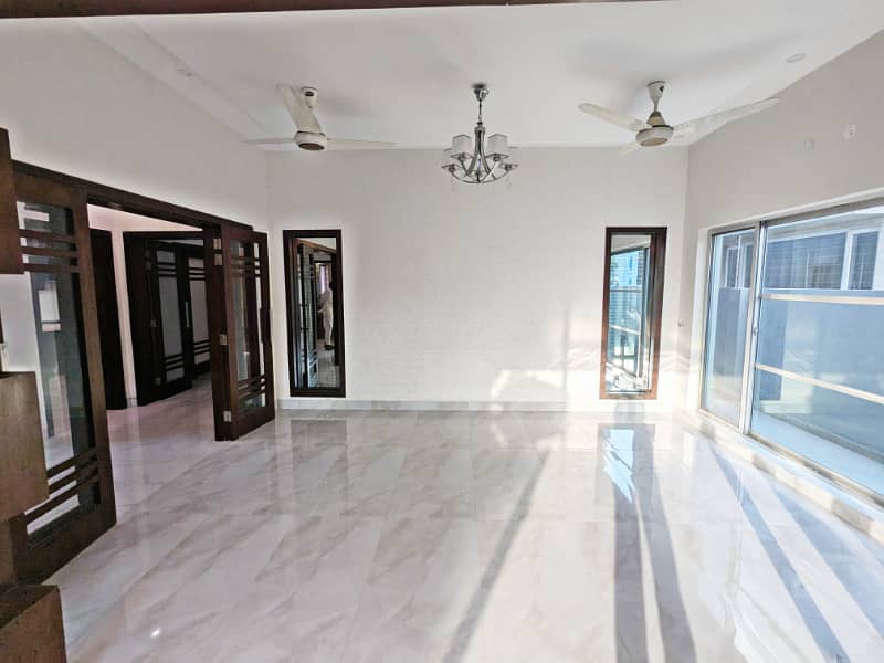 1 Kanal House Availabel For Rentat the top location DHA Phase 6 7