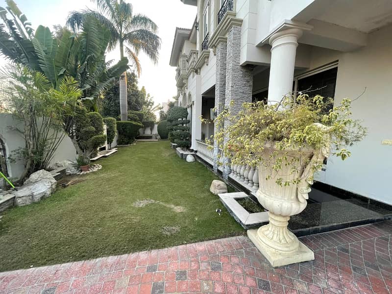 Cantt Properties Offer 1 Kanal Unfurnished House Available For Rent In DHA Phase 5 6