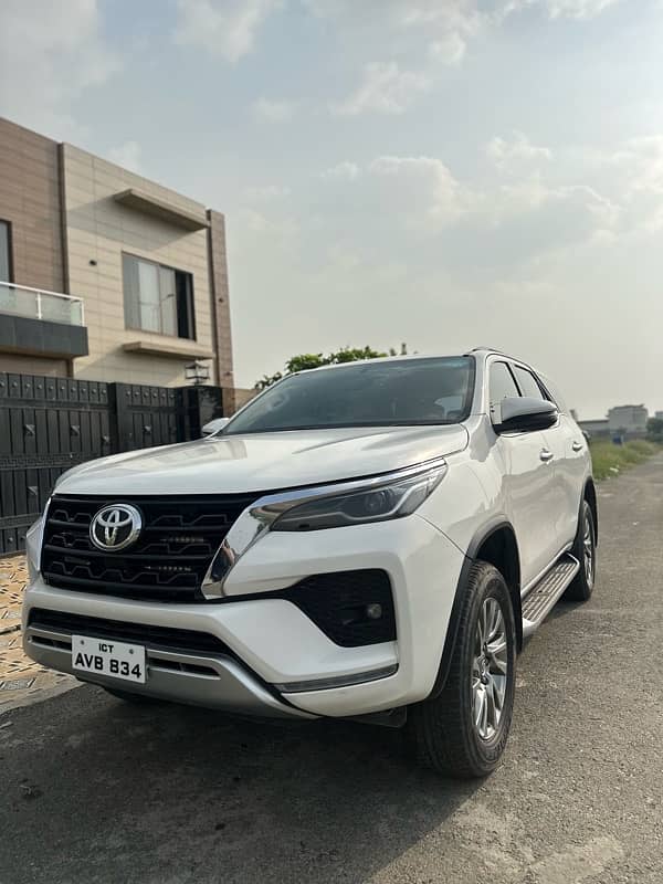 Toyota Fortuner V 2021 1