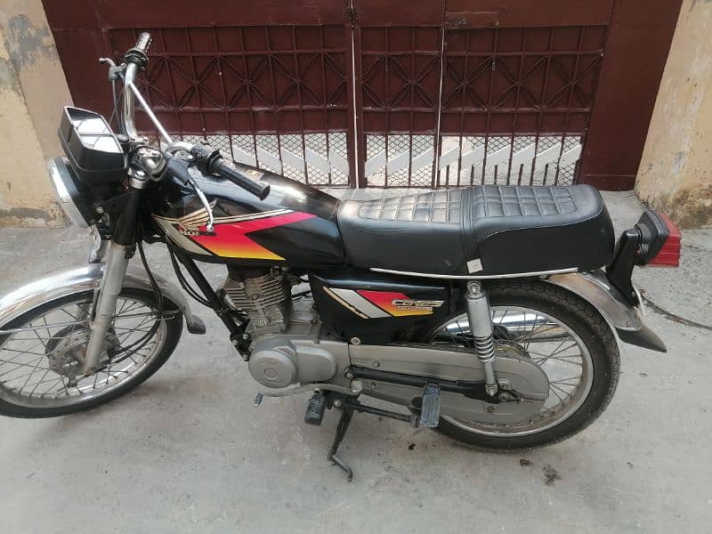 Honda cg 125 model 2012 urgent sale in low price only 85000 rs 0