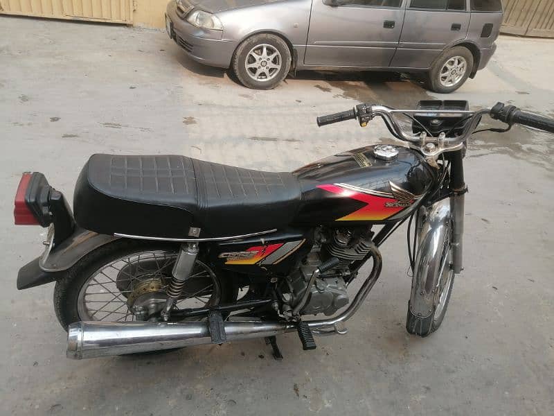 Honda cg 125 model 2012 urgent sale in low price only 85000 rs 2