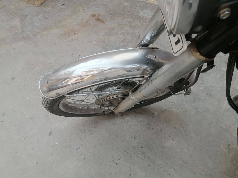 Honda cg 125 model 2012 urgent sale in low price only 85000 rs 5