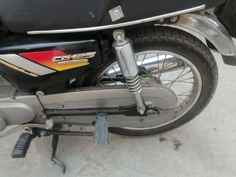 Honda cg 125 model 2012 urgent sale in low price only 85000 rs 7