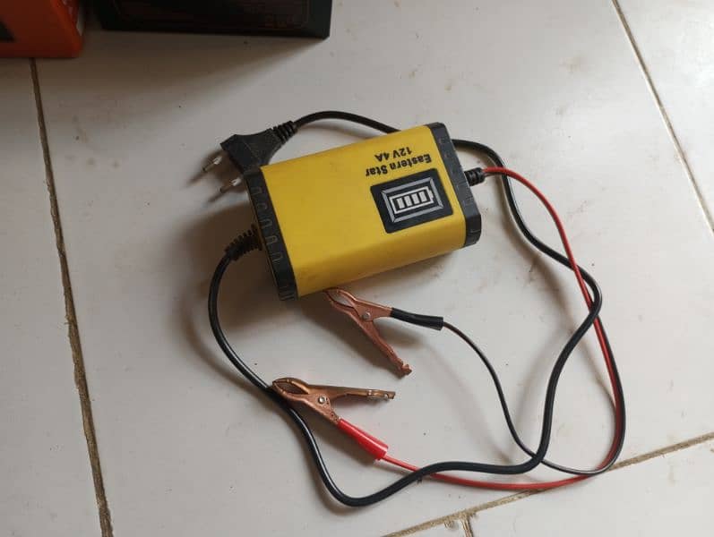 brand multi power  12volt 7 ampere 3