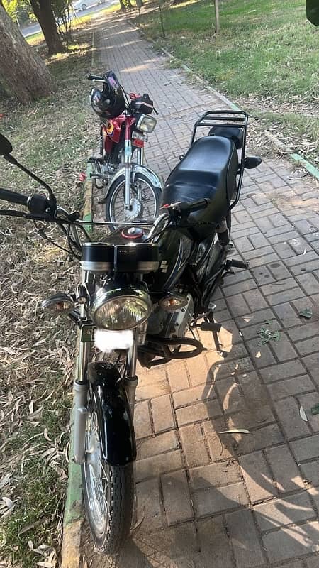 Suzuki GS150 3