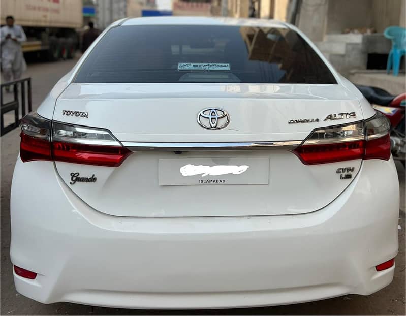 Toyota Corolla Altis  Grande 2018 4