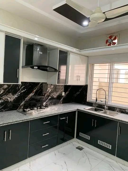 BEAUTIFUL UPPER PORTION FOR RENT AVAILABLE WITH GAS SEPARATE INTERENC 4