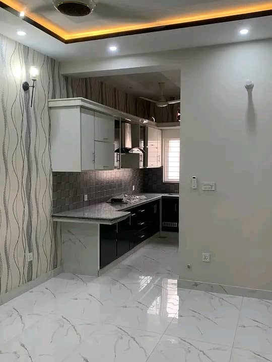 BEAUTIFUL UPPER PORTION FOR RENT AVAILABLE WITH GAS SEPARATE INTERENC 5