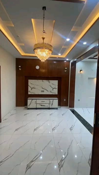 BEAUTIFUL UPPER PORTION FOR RENT AVAILABLE WITH GAS SEPARATE INTERENC 4