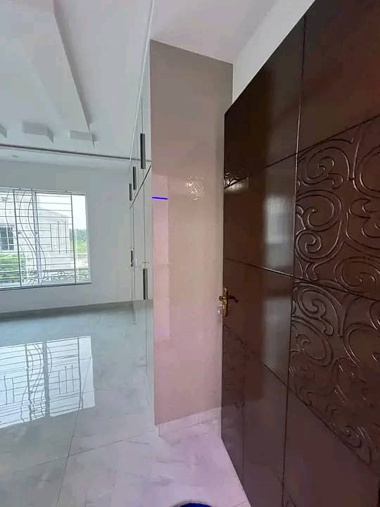 BEAUTIFUL UPPER PORTION FOR RENT AVAILABLE WITH GAS SEPARATE INTERENC 0