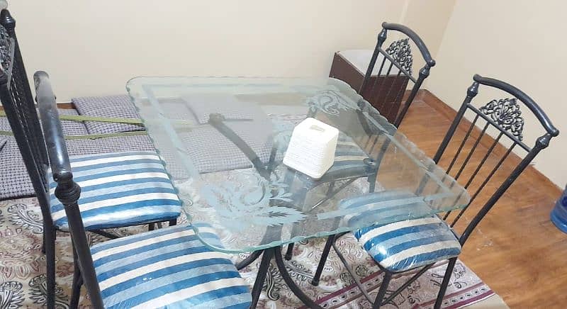 4 Seater Dinning Table For Sale 3