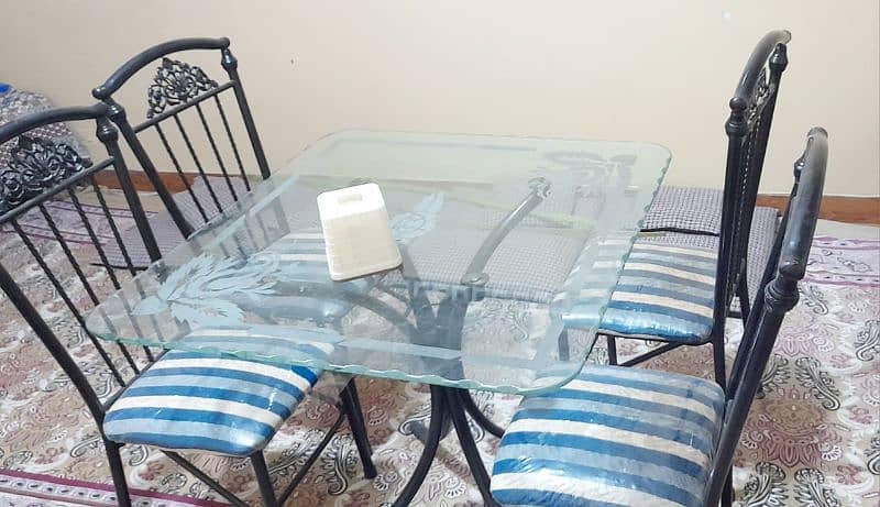 4 Seater Dinning Table For Sale 5