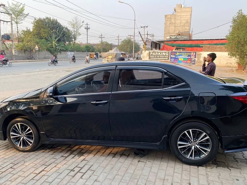 Toyota Altis Grande 2017 1.8 cvt 4