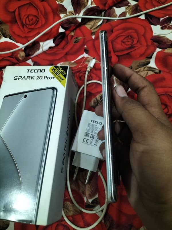 tecno spark 20pro+ full box 8+8/256 urgent sale need money 03110996662 4