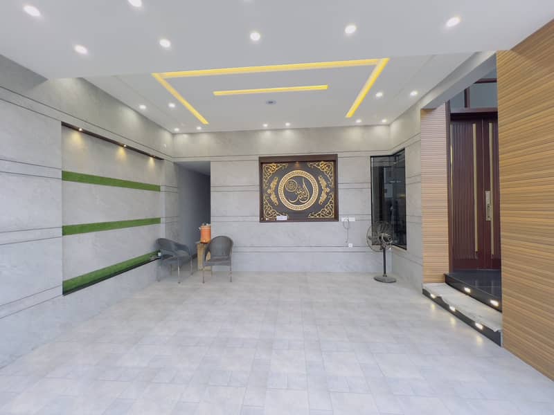 Premium Family Home In Johar Town - Close To All Major Amenities 3