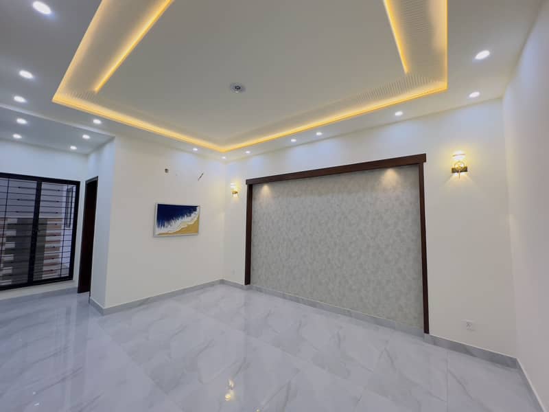 Premium Family Home In Johar Town - Close To All Major Amenities 18