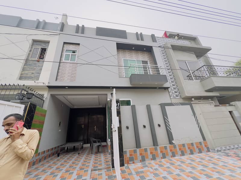 Prime 5 Marla Family Home in Johar Town - Close to All Amenities 0